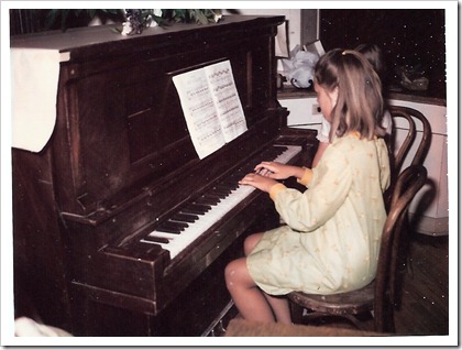 Aunt Mo sharing her talent at the Fackrell Family reunion